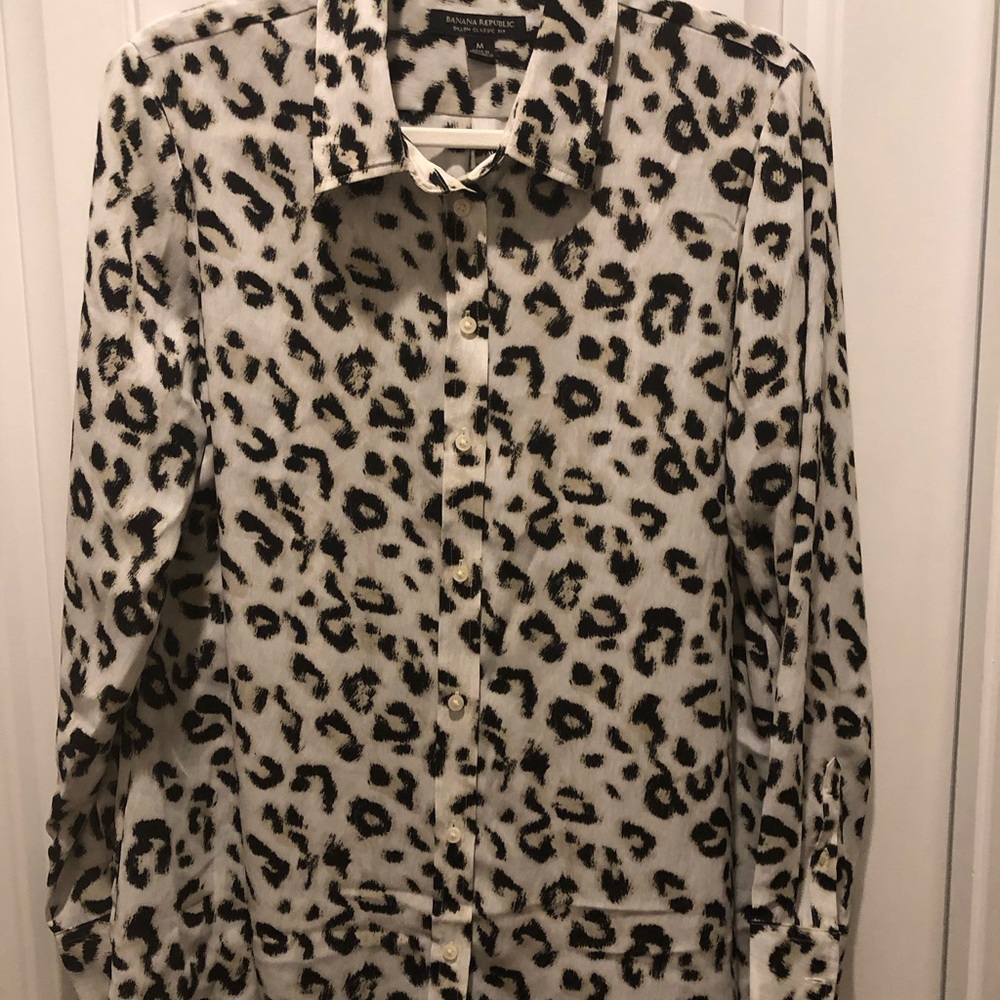 Women’s Banana Republic leopard blouse shirt size Medium M